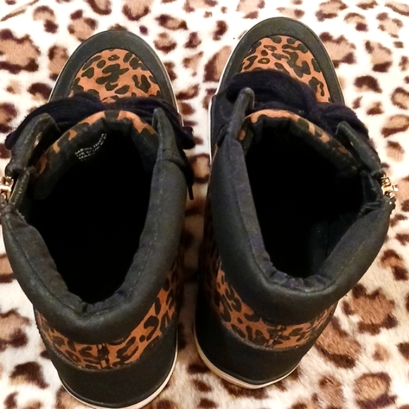 FINAL PRICE before donate! ShoeDazzle Sz 8 Leopard Hidden Wedge Tennis shoes - Picture 6 of 16